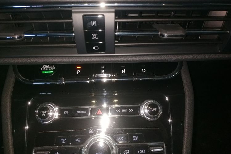 林肯 冒险家 2022款 2.0T 两驱尊享版中控内饰18