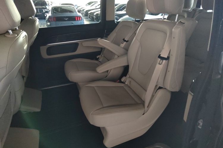 奔驰V级 2018款 V 260 领航版 国V中控内饰7004