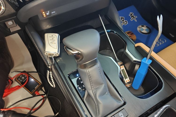 雷克萨斯ES 2023款 200 卓越版中控内饰18