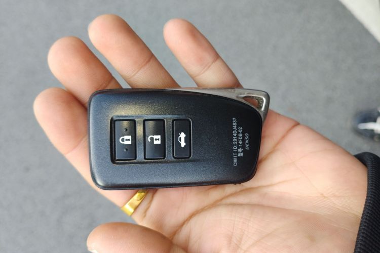 雷克萨斯ES 2015款 200 精英版中控内饰11