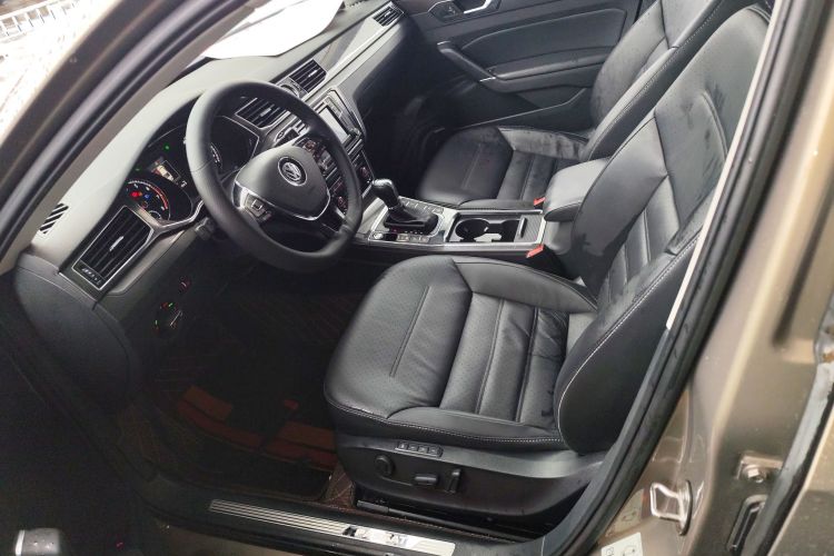 大众 帕萨特 2017款 330TSI DSG御尊版中控内饰19