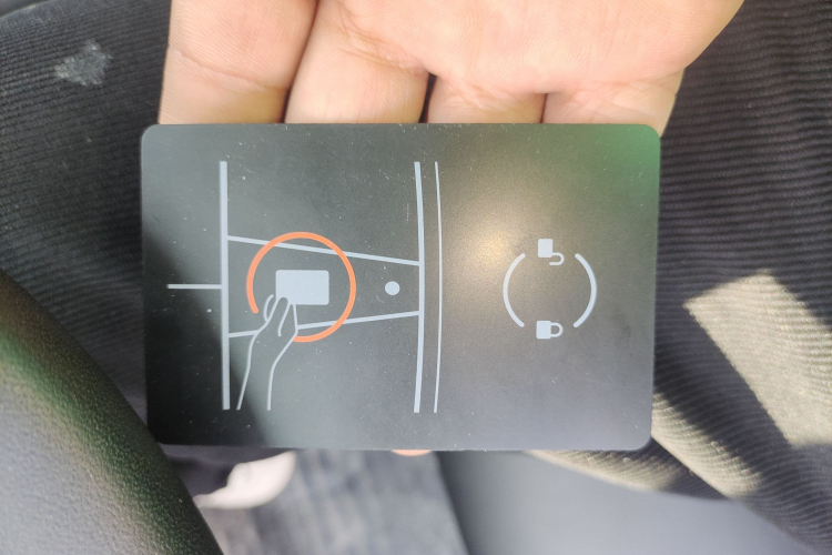 特斯拉 Model 3 2022款 Performance高性能全轮驱动版中控内饰7001