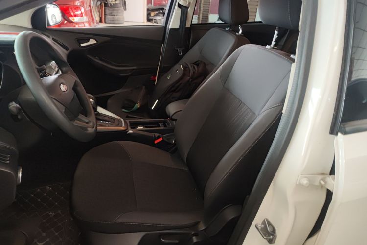 福特 福克斯 2018款 两厢经典 1.6L 自动舒适型智行版局部细节19