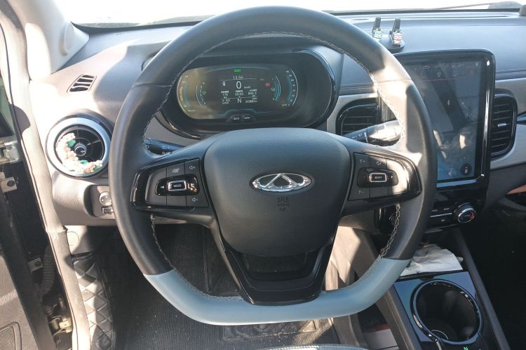 奇瑞 小蚂蚁 2022款 改款 甜粉款 半糖版 三元锂 30.6kWh 30kW 301km中控内饰13