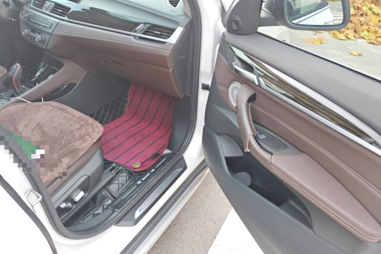 宝马X1 2022款 xDrive25Li 尊享型局部细节9005