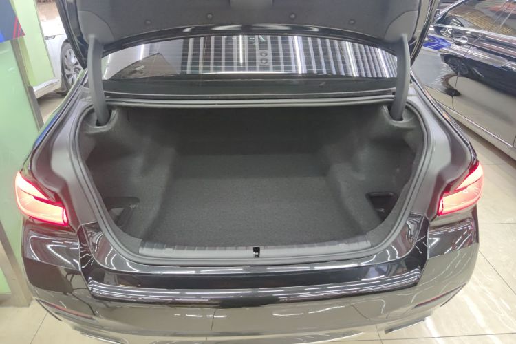 宝马5系 2022款 改款 530Li 领先型 M运动套装机舱底盘23