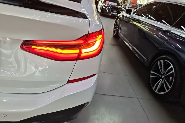 宝马6系GT 2022款 630i M运动套装车身外观9