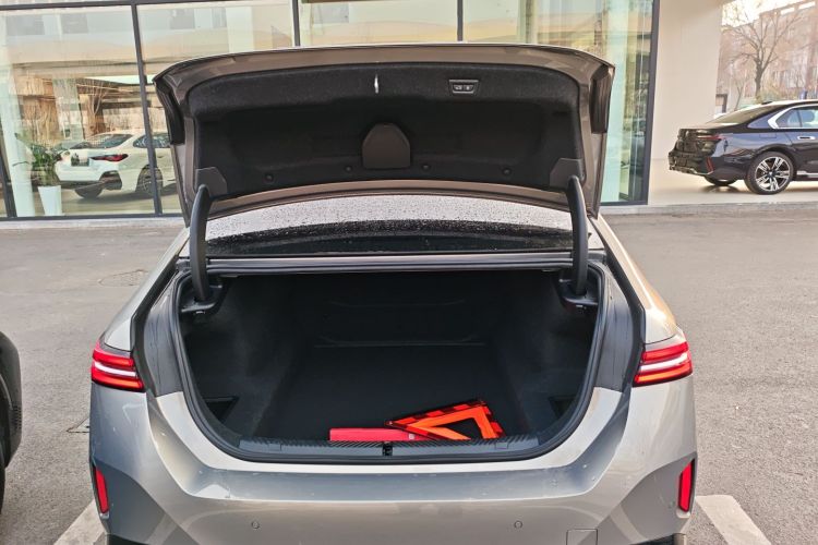 宝马5系 2024款 530Li 领先型 M运动套装局部细节23