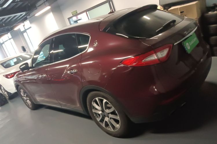 玛莎拉蒂 Levante 2016款 3.0T 标准型车身外观4