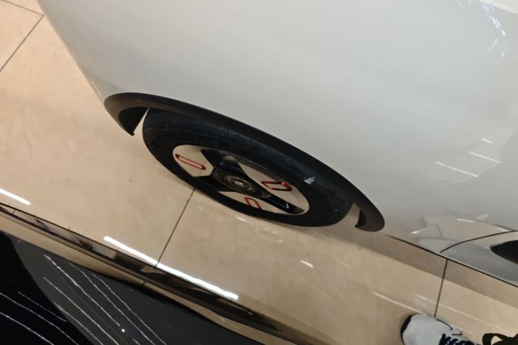 宝骏KiWi EV 2021款 设计师 磷酸铁锂车身外观6008