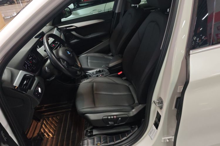 宝马X1 2019款 sDrive20Li 领先型中控内饰19