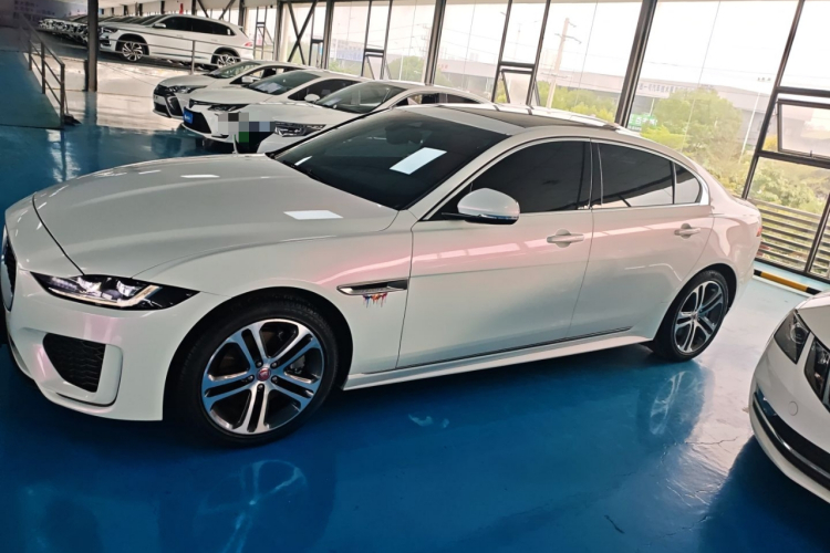 捷豹XEL 2022款 2.0T 250PS R-DYNAMIC S进取运动版车身外观4