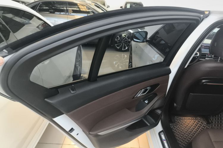 宝马3系 2022款 325Li M运动套装中控内饰49