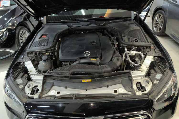 奔驰E级 2021款 改款 E 300 L 时尚型机舱底盘24