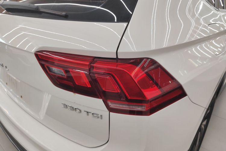 大众 途观L 2022款 330TSI 自动两驱舒享版车身外观9