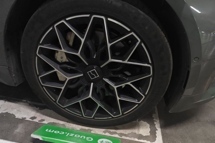 极氪001 2024款 WE版 95kWh 四驱车身外观10