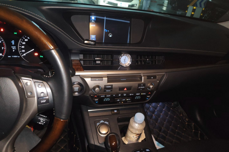 雷克萨斯ES 2014款 250 典雅版局部细节16