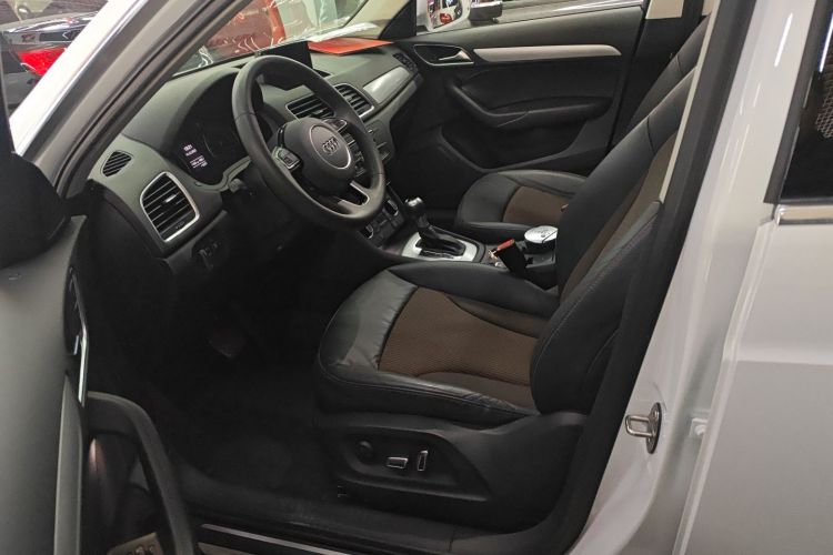 奥迪Q3 2018款 30周年年型 35 TFSI 时尚型中控内饰19