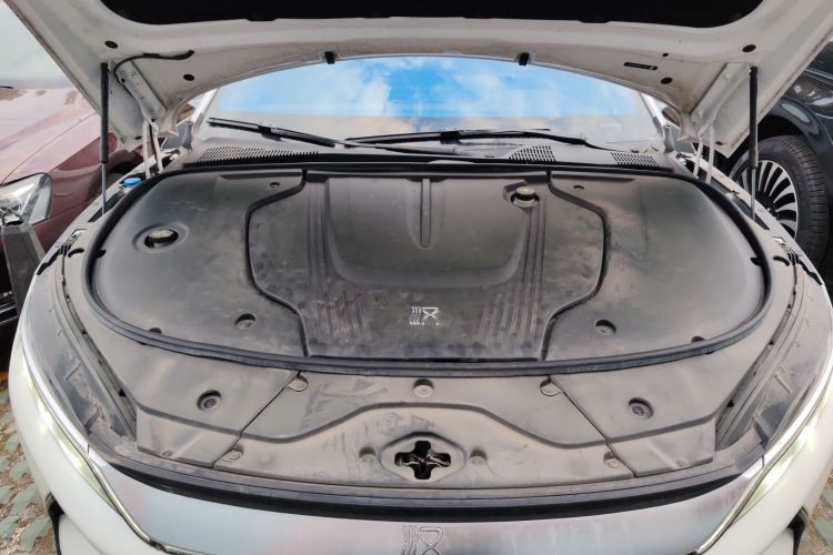 比亚迪 汉 2020款 EV 四驱高性能版旗舰型机舱底盘24