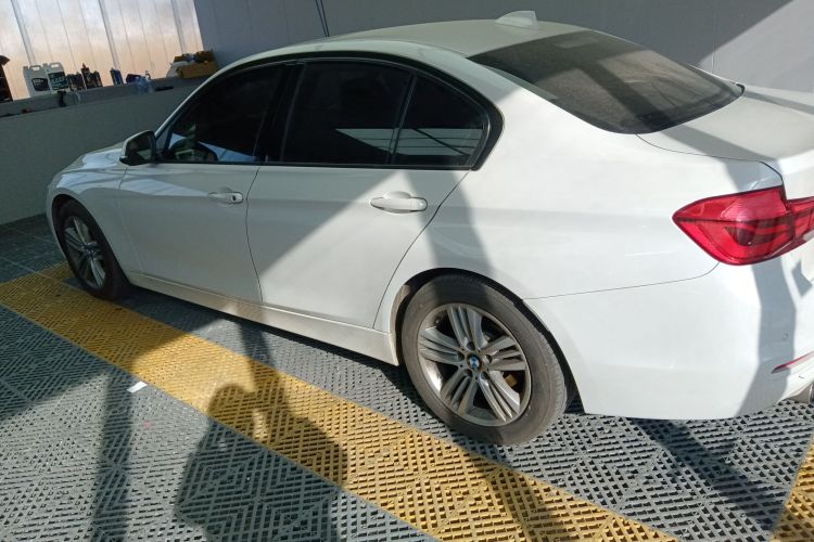 宝马3系 2018款 318i车身外观4