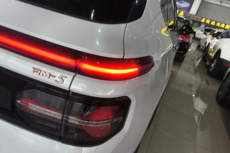 宝骏RM-5 2019款 1.5T CVT 24小时在线豪华型 7座车身外观9