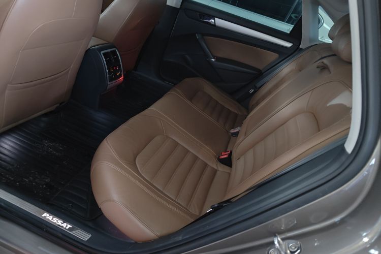 大众 帕萨特 2015款 1.8TSI DSG御尊版中控内饰21