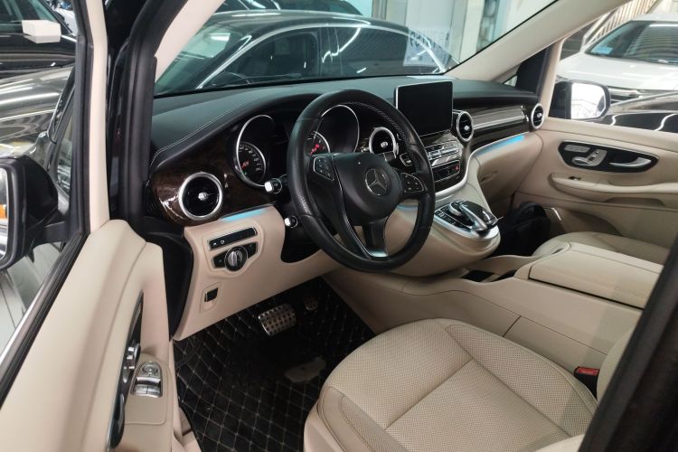 奔驰V级 2018款 V 260 尊贵版 国VI中控内饰7003