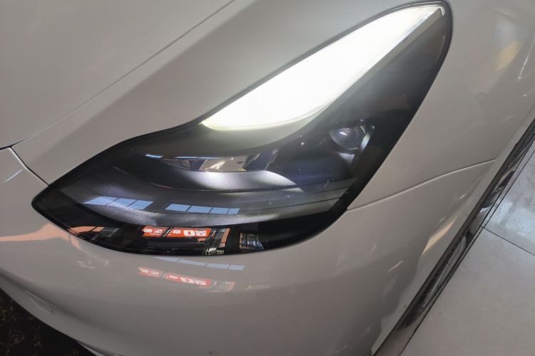 特斯拉 Model Y 2021款 长续航全轮驱动版 3D7局部细节36