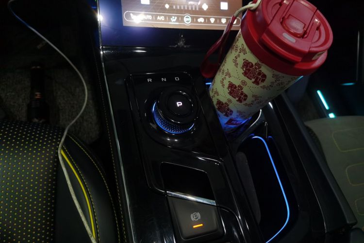 奔腾E01 2020款 空间曲率型中控内饰18