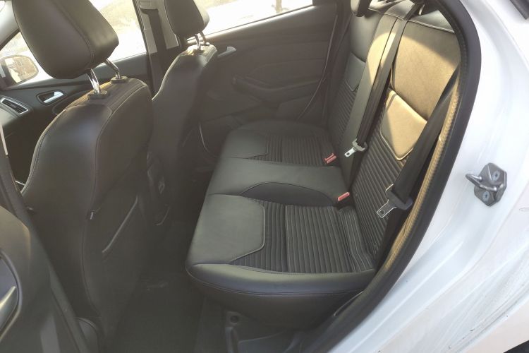 福特 福克斯 2015款 三厢 1.6L 自动风尚型中控内饰21