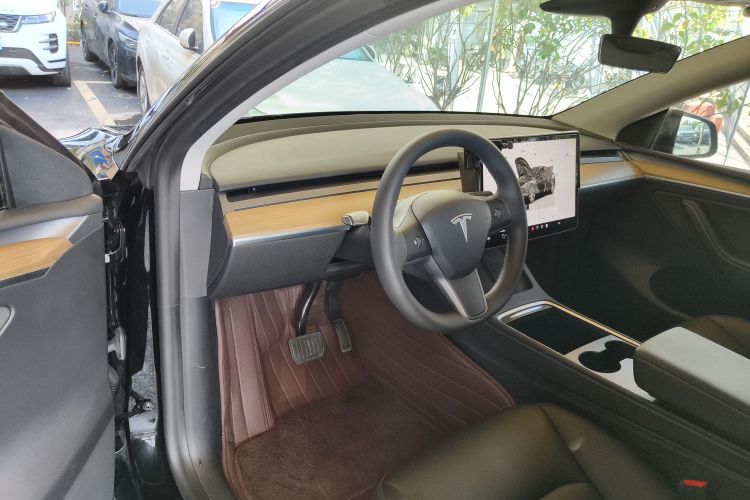 特斯拉 Model Y 2022款 后轮驱动版中控内饰20