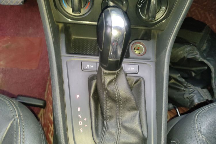 大众 朗逸 2017款 1.6L 自动风尚版中控内饰18