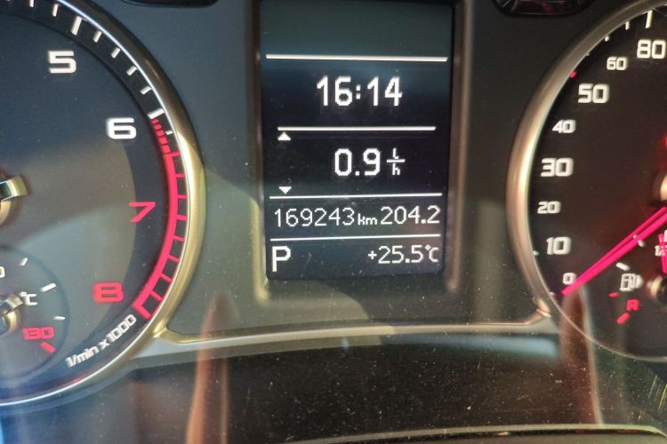 奥迪A1 2014款 30 TFSI Sportback舒适型中控内饰15