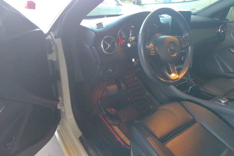 奔驰CLA 2019款 CLA 200 动感型中控内饰20