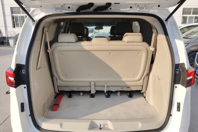 别克GL8 2023款 陆上公务舱 舒适型机舱底盘23