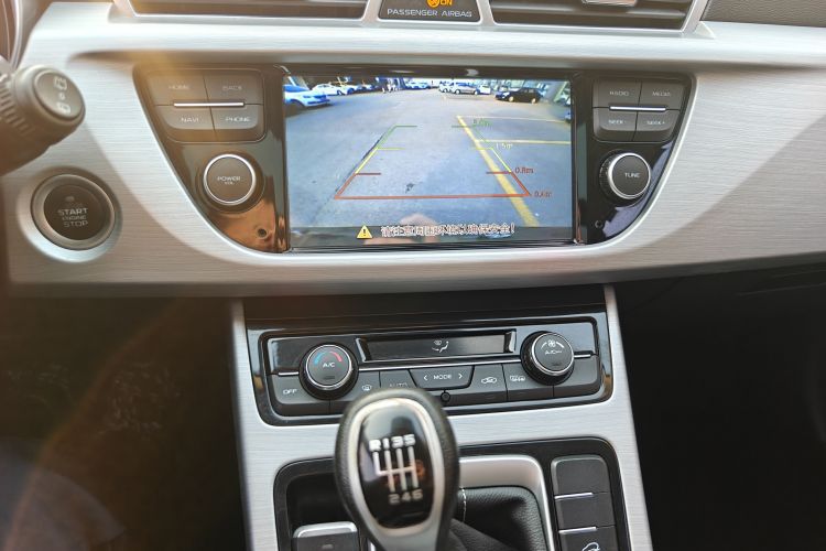 吉利汽车 博越 2016款 2.0L 手动智联型中控内饰16