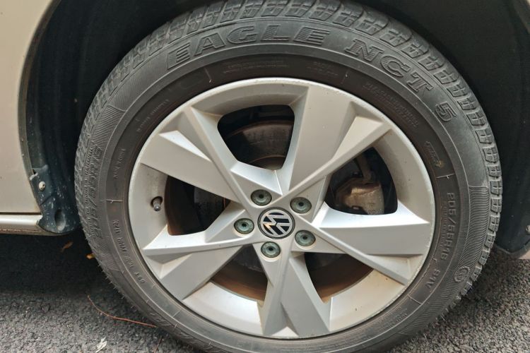 大众 宝来 2014款 1.6L 自动舒适型车身外观10