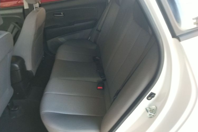 现代 悦动 2011款 1.6L 自动舒适型中控内饰21