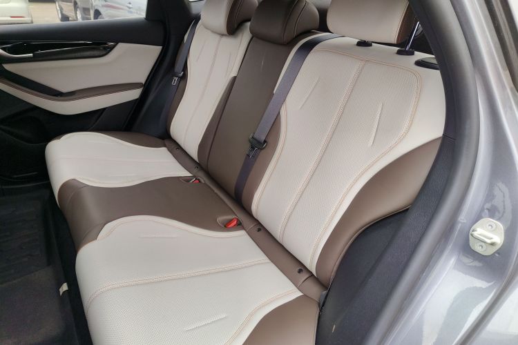 比亚迪 秦PLUS 2024款 荣耀版 DM-i 55KM领先型中控内饰7004