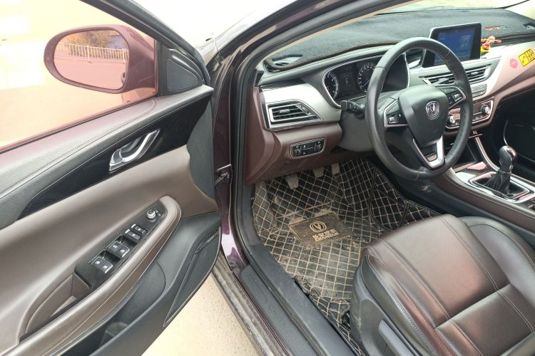 长安 睿骋CC 2018款 1.5T 手动典雅型 国V中控内饰7003