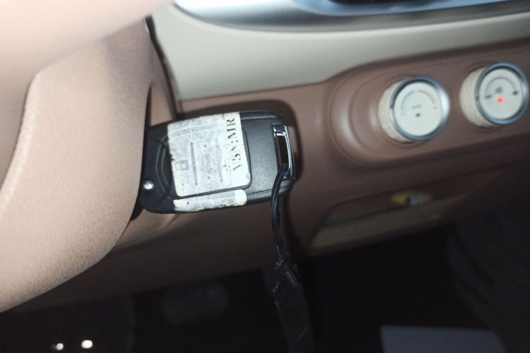 五菱汽车 宏光MINIEV 2025款 四门版 进阶款中控内饰7001