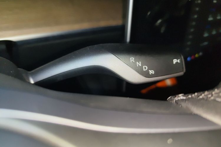 特斯拉 Model Y 2021款 标准续航后驱版中控内饰18