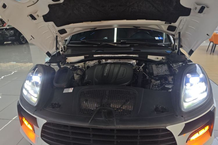 保时捷 2021款 Macan 2.0T机舱底盘24