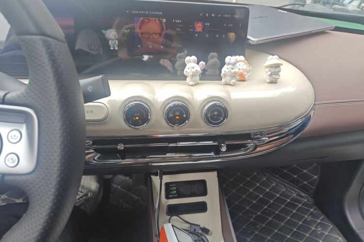 五菱汽车 五菱缤果 2023款 333km 灵犀互联+款中控内饰16