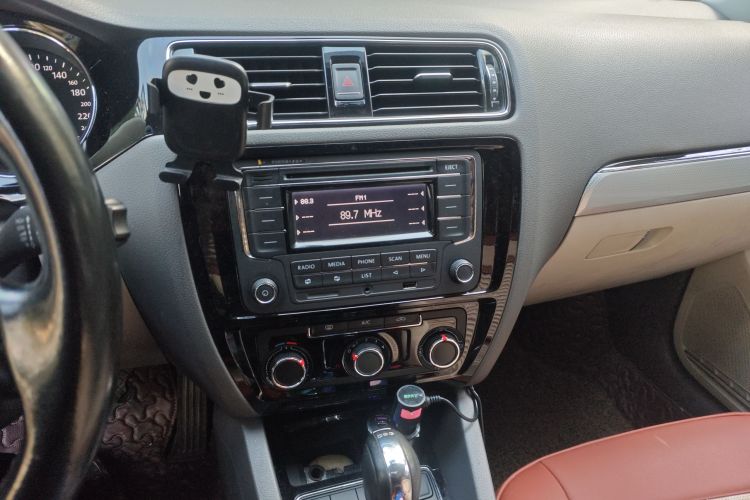 大众 速腾 2015款 230TSI 自动舒适型中控内饰16