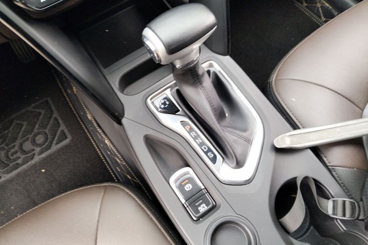 广汽传祺 传祺GS4 2017款 235T 自动两驱精英版中控内饰18