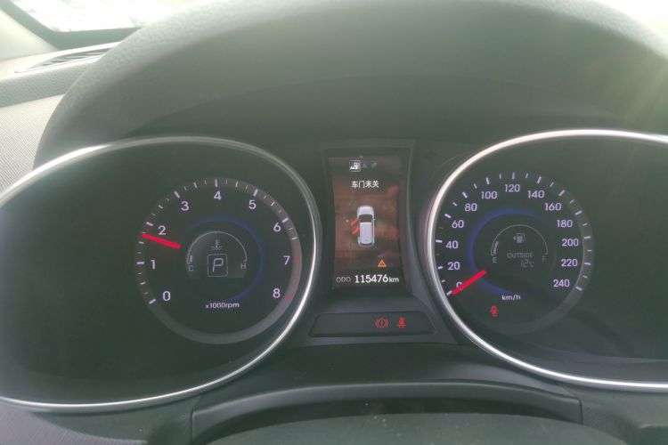 现代 胜达 2015款 2.4L 自动两驱智能型 5座中控内饰14