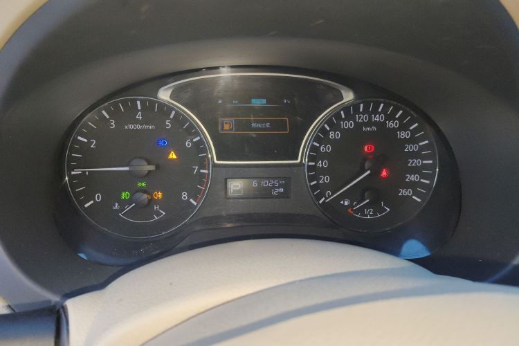 日产 天籁 2013款 2.0L XL舒适版中控内饰14