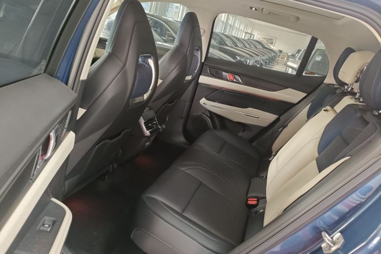 领克01 2021款 2.0TD 两驱耀Pro中控内饰21