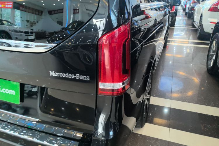 奔驰V级 2021款 V 260 L 长轴距豪华版车身外观9